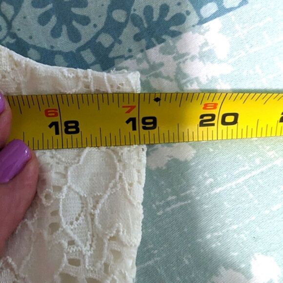 NWOT White House Black Market Ivory Floral Lace Detail Tank Top Fully Lined - Picture 6 of 11